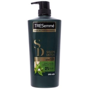 Dầu gội TRESemmé Salon Detox gừng và trà xanh 650g