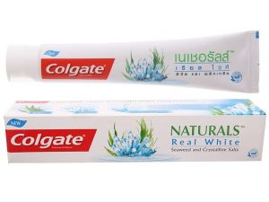 Kem đánh răng Colgate Naturals tảo biển và muối tinh thể làm trắng răng 180g